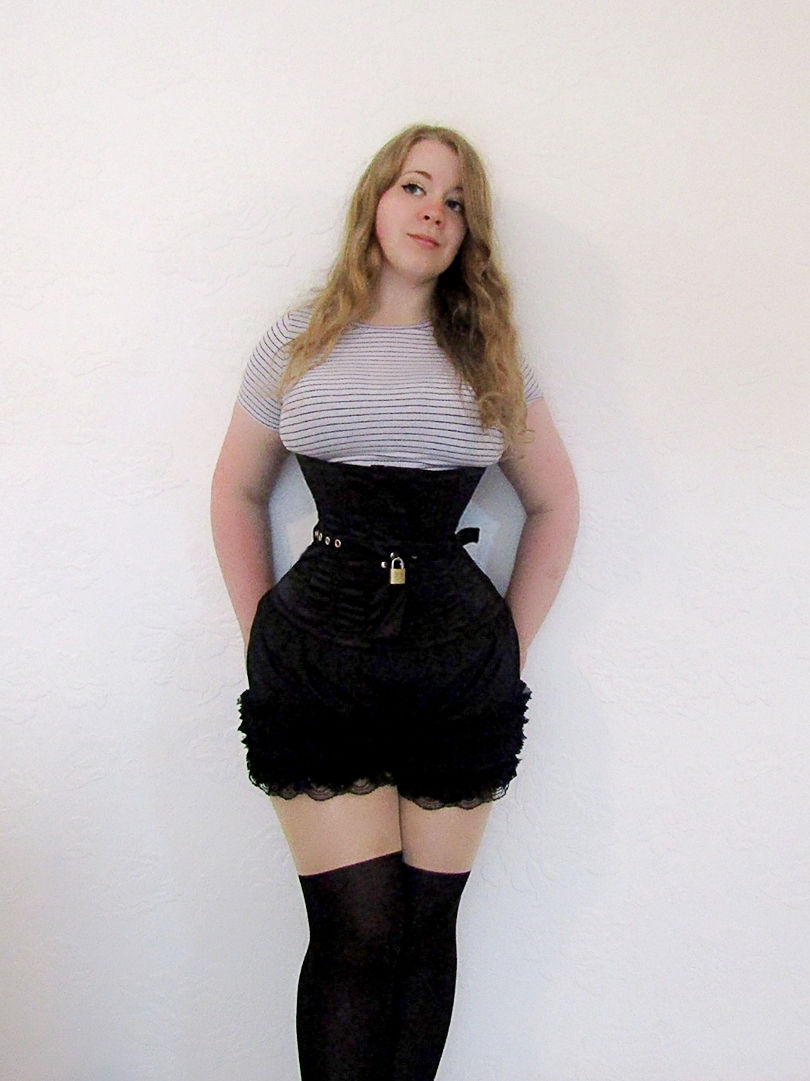 underbust corset outfit
